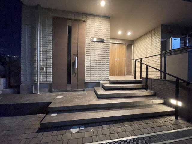 エントランス　★敷地内ゴミ置き場★エントランススロープ有り★オートロック