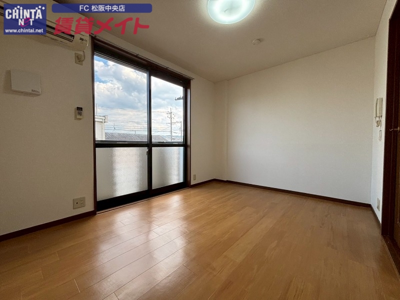 居室・リビング　同物件別室画像