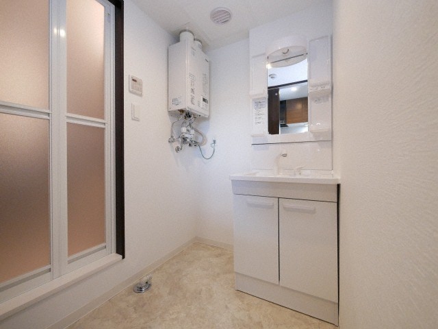 洗面設備　シャワー付き洗面化粧台☆