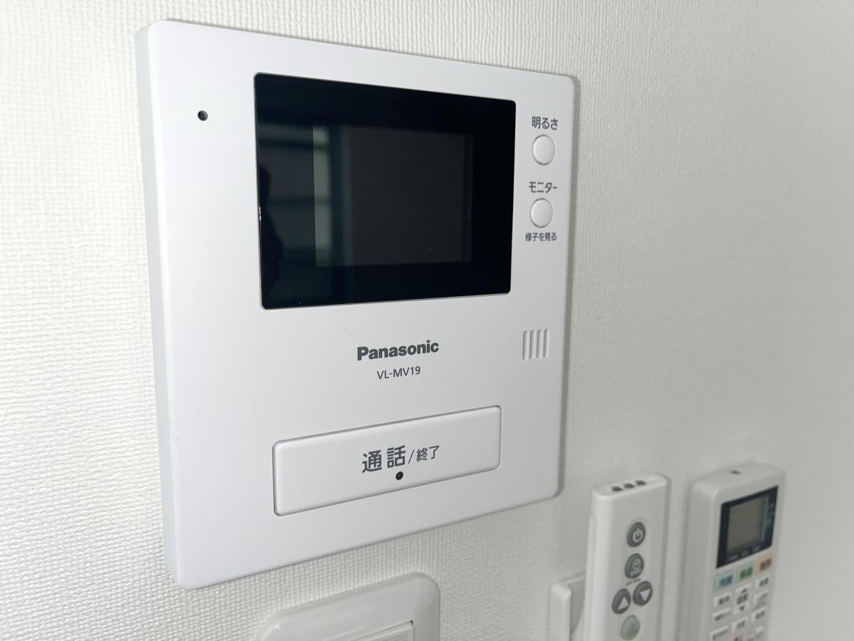 セキュリティ　女性の方でも安心のモニター付きインターフォン♪