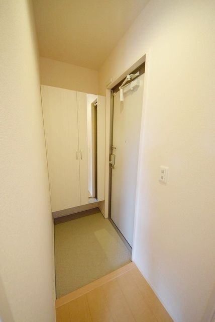 玄関　反転タイプになります