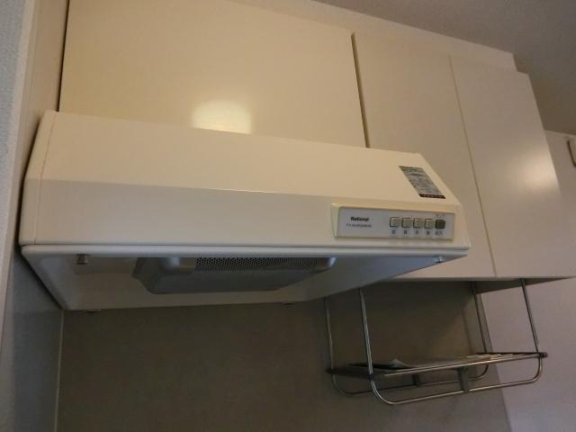 その他部屋・スペース　吊戸棚もついていて収納スペースが多めです。