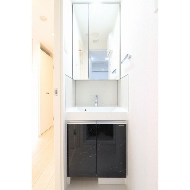 洗面設備　■キャビネット収納付きの独立洗面台