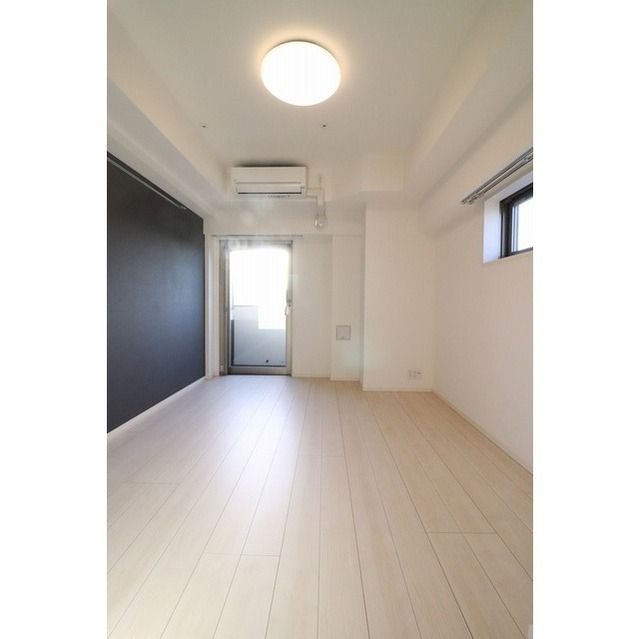 居室・リビング　■エアコン■24時間換気システム■ダウンライト■２面採光