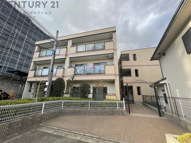 建物外観　敷地内に駐車場あります！