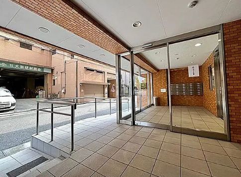 エントランス　ゆとりのあるエントランスです