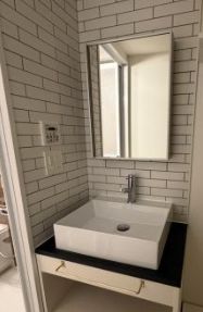 洗面設備　朝の支度にも助かる、独立の洗髪洗面化粧台