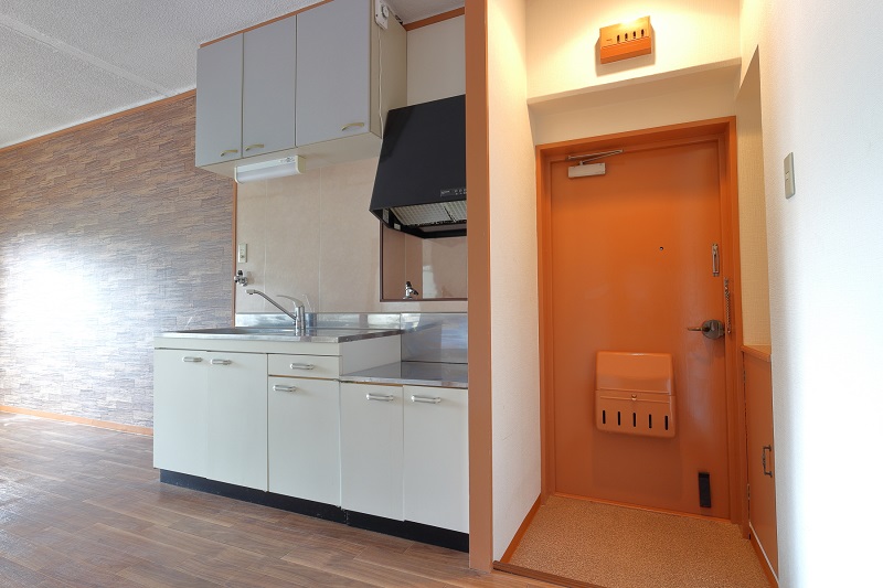 玄関　玄関、キッチン