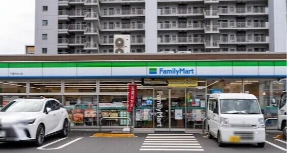 コンビニ　ファミリーマート千葉みなと店（コンビニ）まで340m