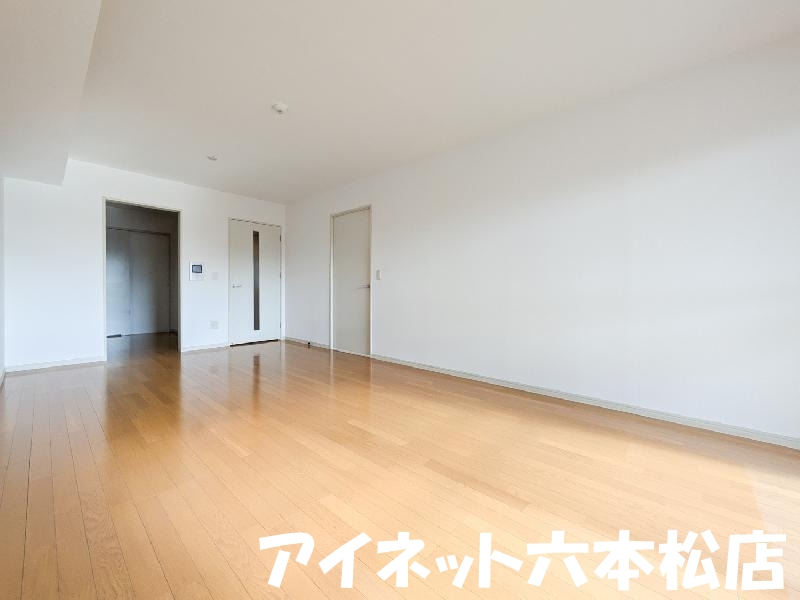 その他設備　開放感のあるリビングですね