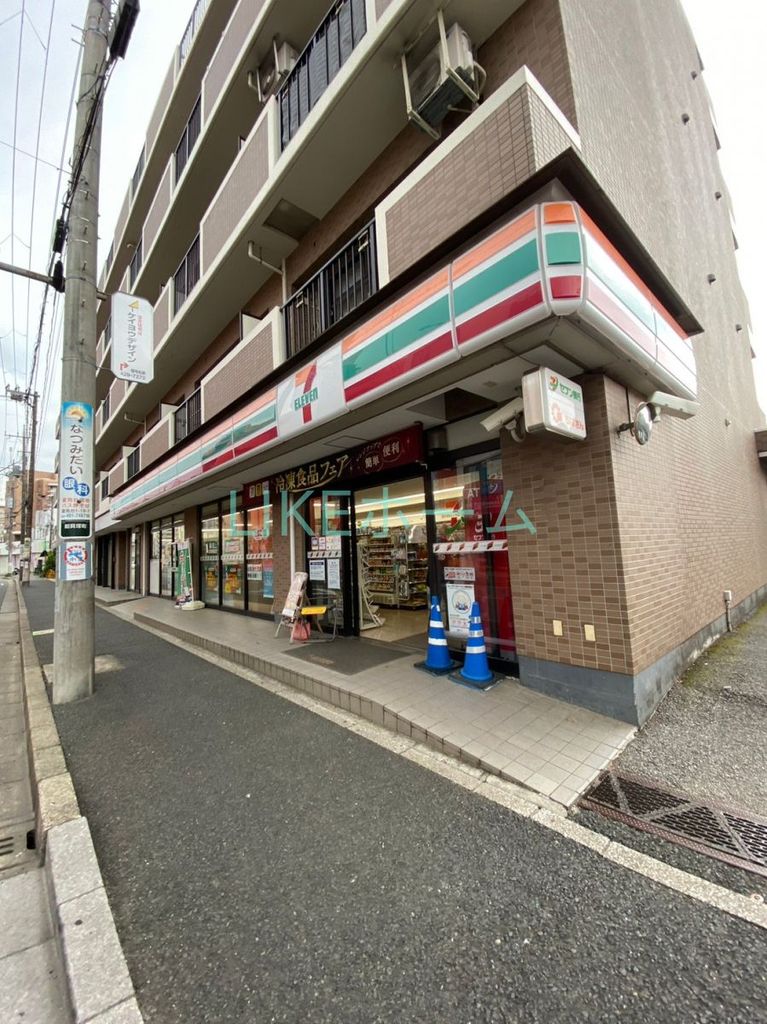 コンビニ　セブンイレブン船橋塚田駅前店（コンビニ）まで810m