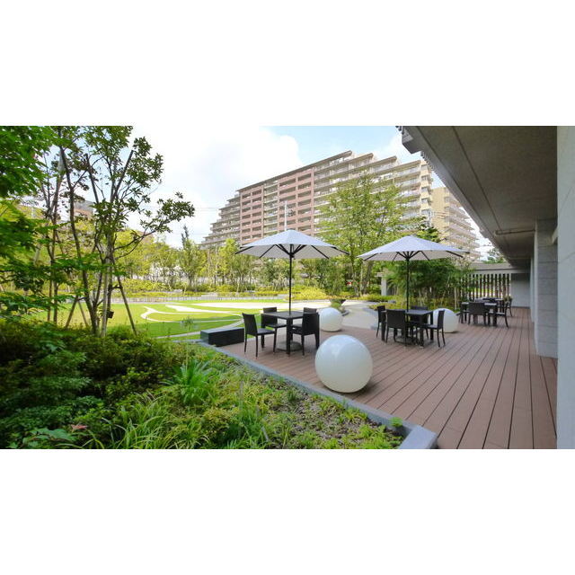 ロビー　ロビーにつながるテラススペース