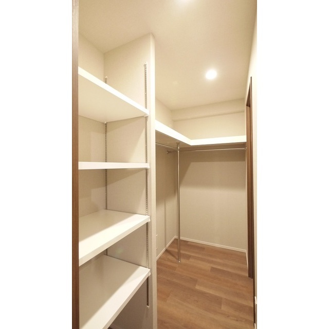 収納　ウォークスルークローゼット