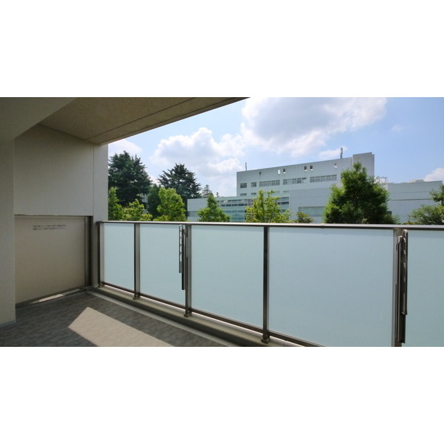 バルコニー　バルコニーからは木々の緑が見えて癒されま