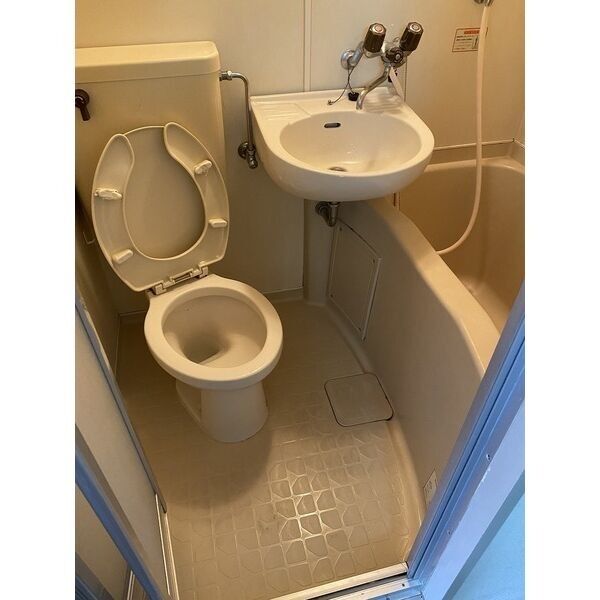 トイレ　イメージとして同建物他部屋を表示しています
