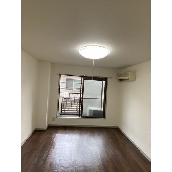 居室・リビング　イメージとして同建物他部屋を表示しています