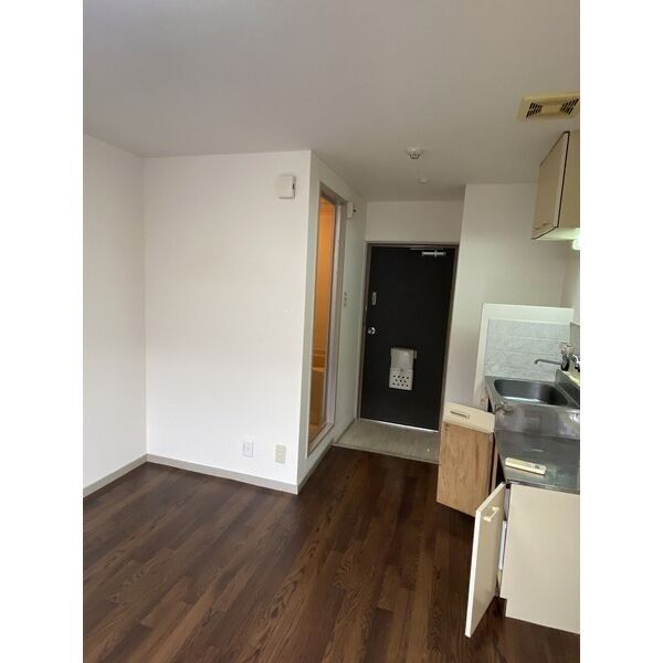 玄関　イメージとして同建物他部屋を表示しています