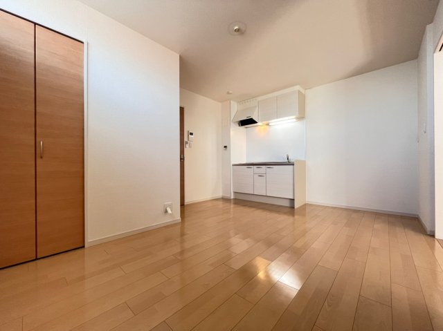 居室・リビング　別号室の写真です。ご参考までに