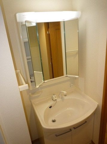 洗面設備　忙しい朝もお掃除にも便利なシャンプードレッサー