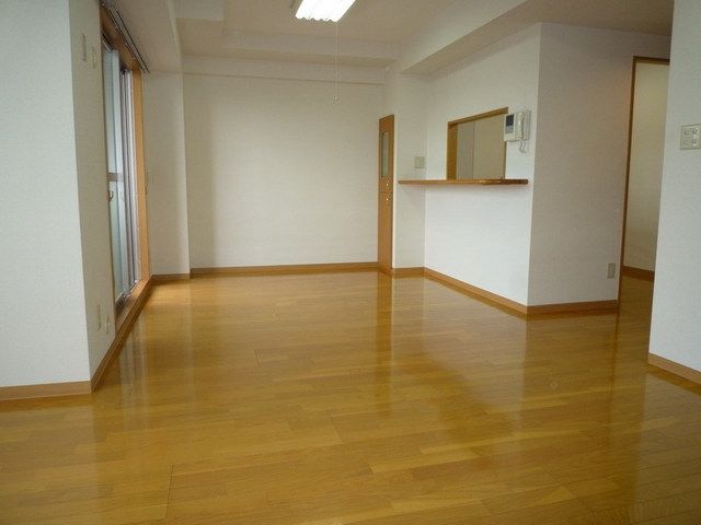 居室・リビング　日当り良好　ゆとりあるリビング　カウンターキッチン