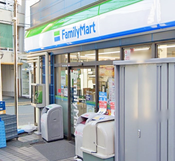 コンビニ　ファミリーマート（コンビニ）まで529m