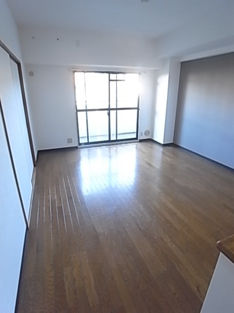 居室・リビング　こちらのリビングで趣味の時間をお楽しみください