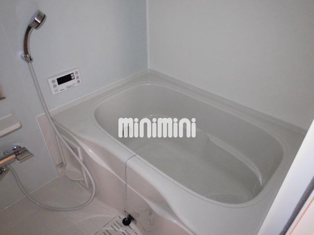 バス・シャワールーム　追い焚き機能付きのバスルームです。