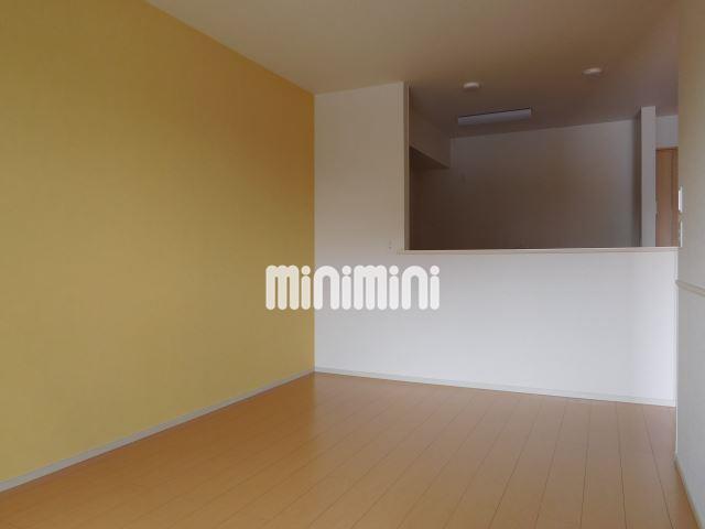 居室・リビング　ベランダから見たＬＤＫの眺めです。