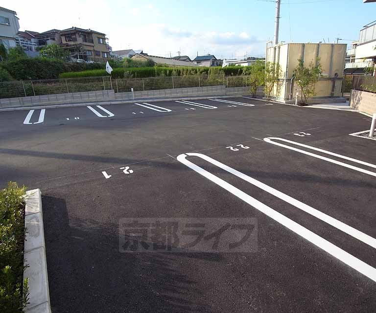 駐車場　広々とした駐車スペースです
