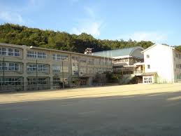 中学校　尾道市立日比崎中学校（中学校）まで1764m