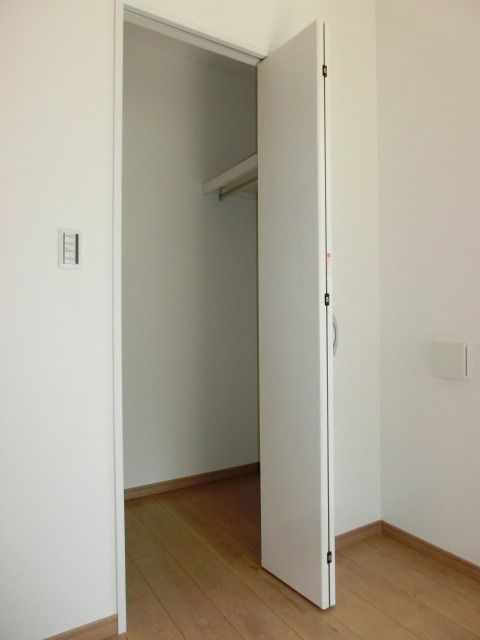 収納　ウォークインクローゼットでたっぷり収納できます