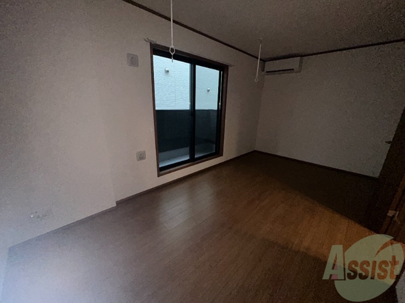 居室・リビング　８．２帖の洋室は広々としていて開放感があります。