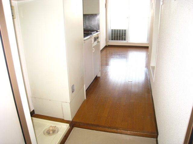 玄関　同物件、別号室のものです。