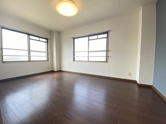 居室・リビング　こちらの居間で趣味の時間をお楽しみください