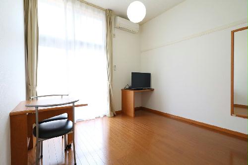 居室・リビング　大型家具家電付きにより初めての一人暮らしの方も安心！