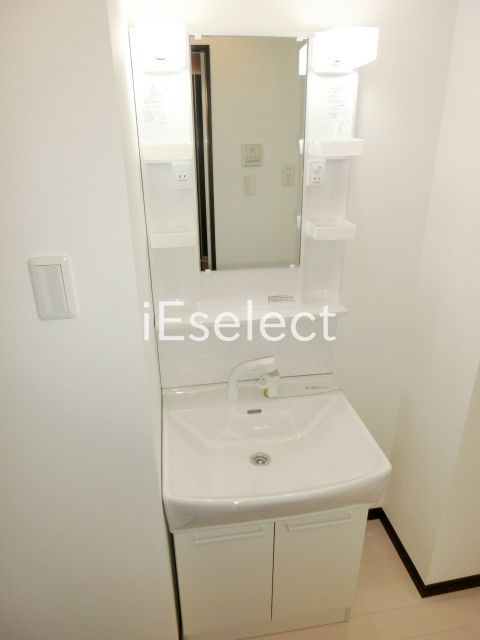 洗面設備　便利な洗髪洗面化粧台です。