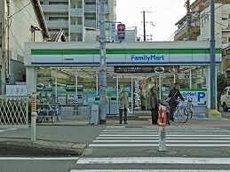 コンビニ　ファミリーマート今里駅前店（コンビニ）まで137m