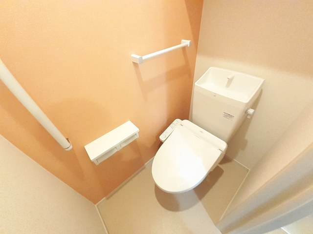 トイレ　温水洗浄便座