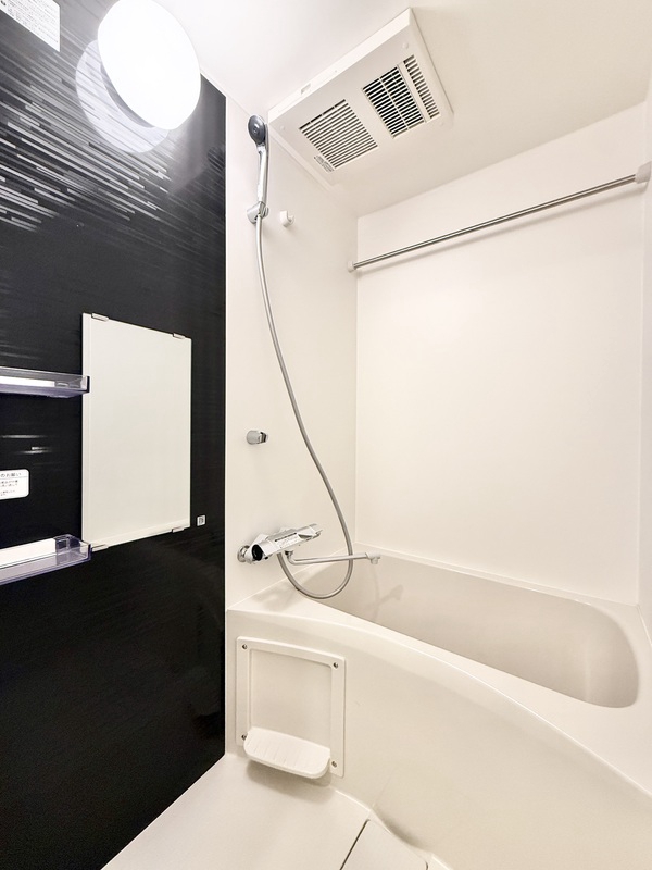 バス・シャワールーム　広々としたバスルーム