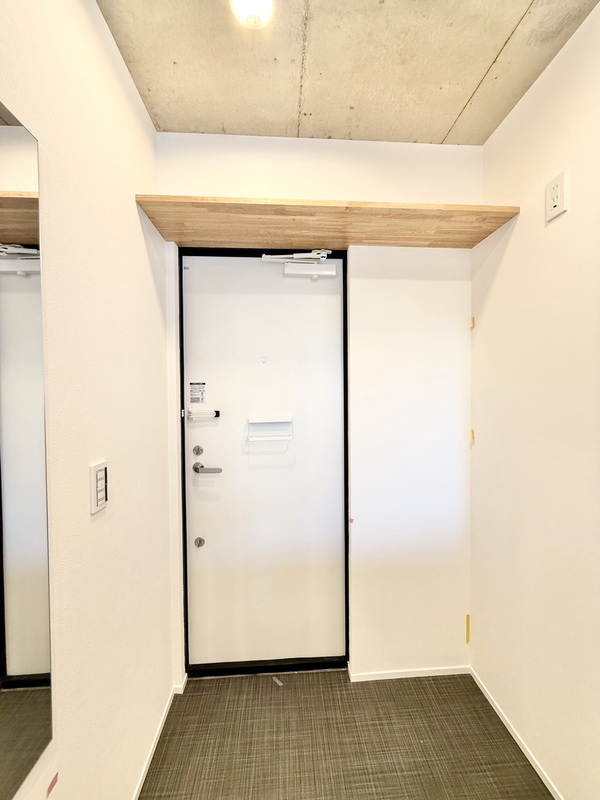 玄関　玄関も広々としております