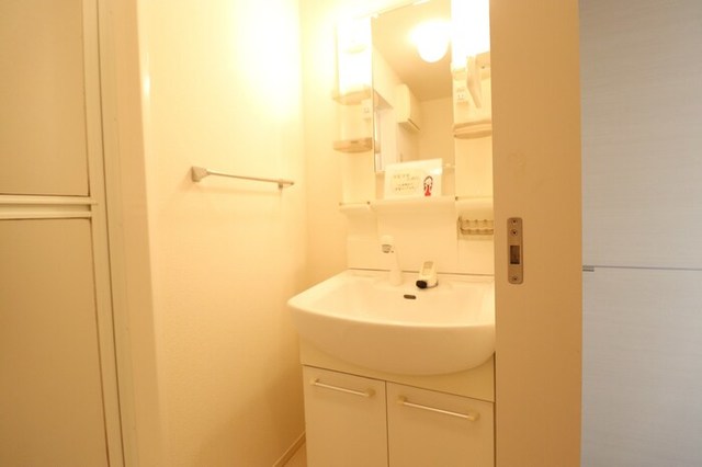 洗面設備　参考写真（同建物別部屋のものです）
