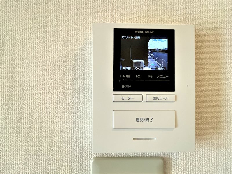 セキュリティ　モニター付きインターフォンを採用し防犯対策。