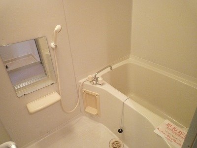 バス・シャワールーム　落ち着いた空間のお風呂です