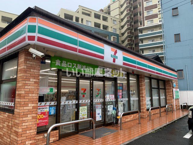 コンビニ　セブンイレブン 西鉄二日市駅東店（コンビニ）まで593m
