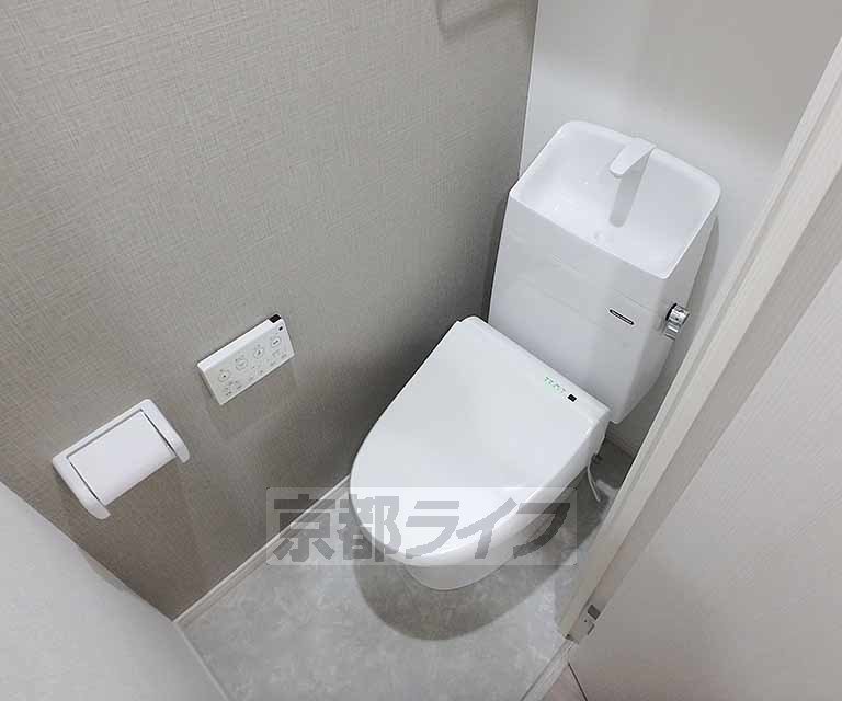トイレ　ウォシュレットつき