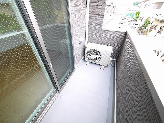 バルコニー　陽当たり良好なバルコニーです