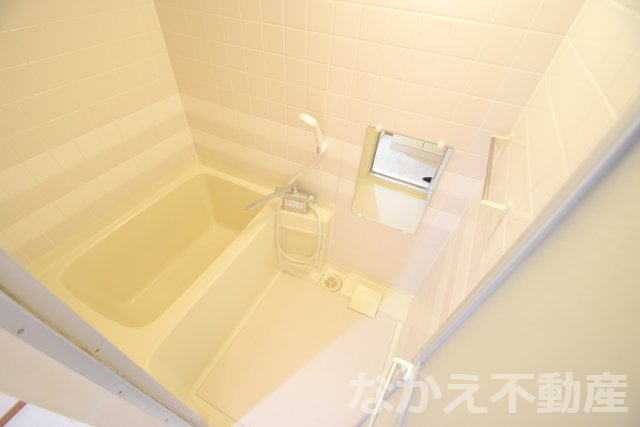 バス・シャワールーム　落ち着いた空間のお風呂です