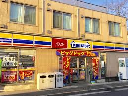 コンビニ　ミニストップ 女子大前店（コンビニ）まで783m