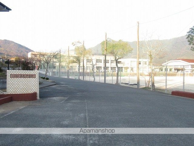 中学校　牟礼中学校（中学校）まで1280m