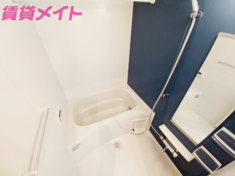 バス・シャワールーム　別部屋反転画像参考